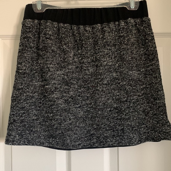 Gray mini skirt - Picture 2 of 4